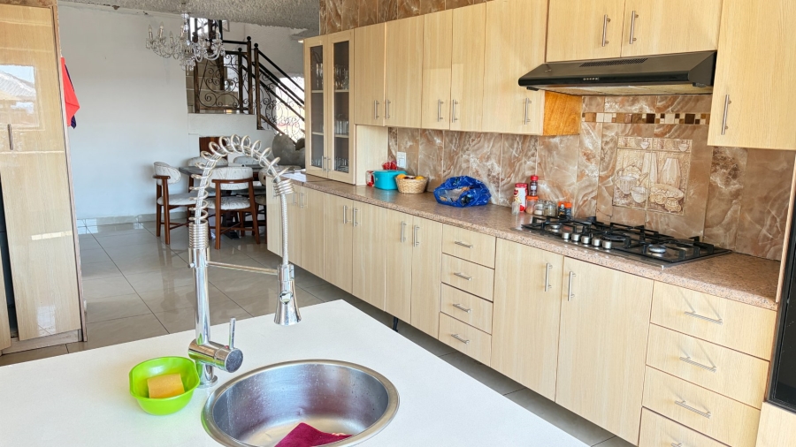 5 Bedroom Property for Sale in Grimbeeck Park North West
